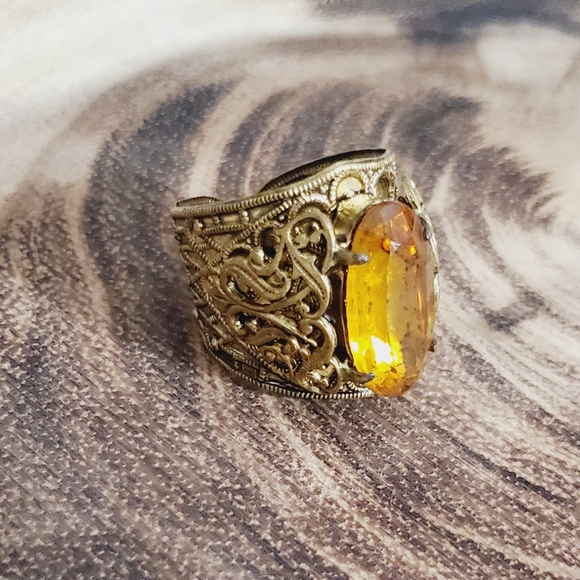 Vintage gold brass amber oval filigree lace textured ring Beautiful adjustable - Picture 7 of 11